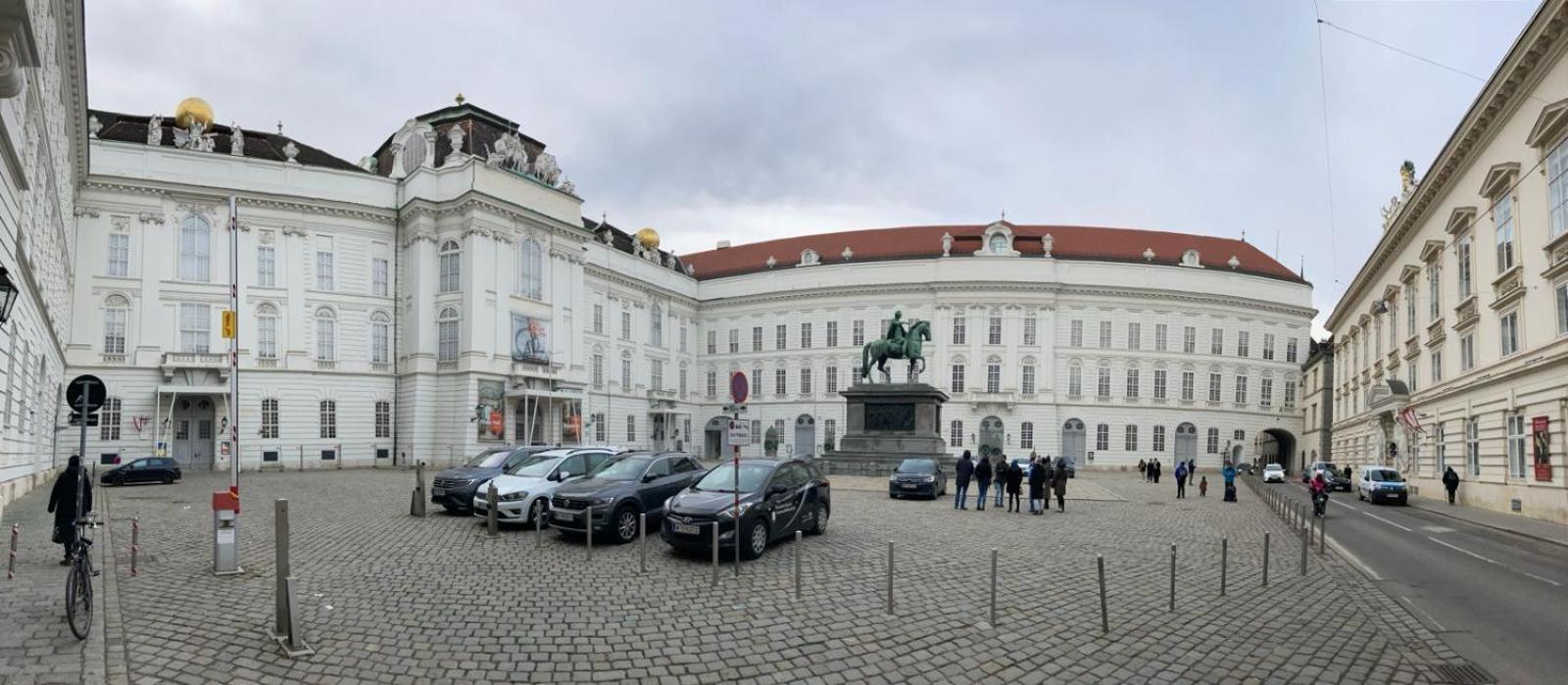 Sissi In Center Of * Wiedeń